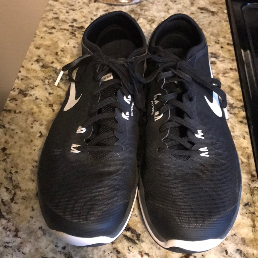 Nike Flex Supreme Sneakers